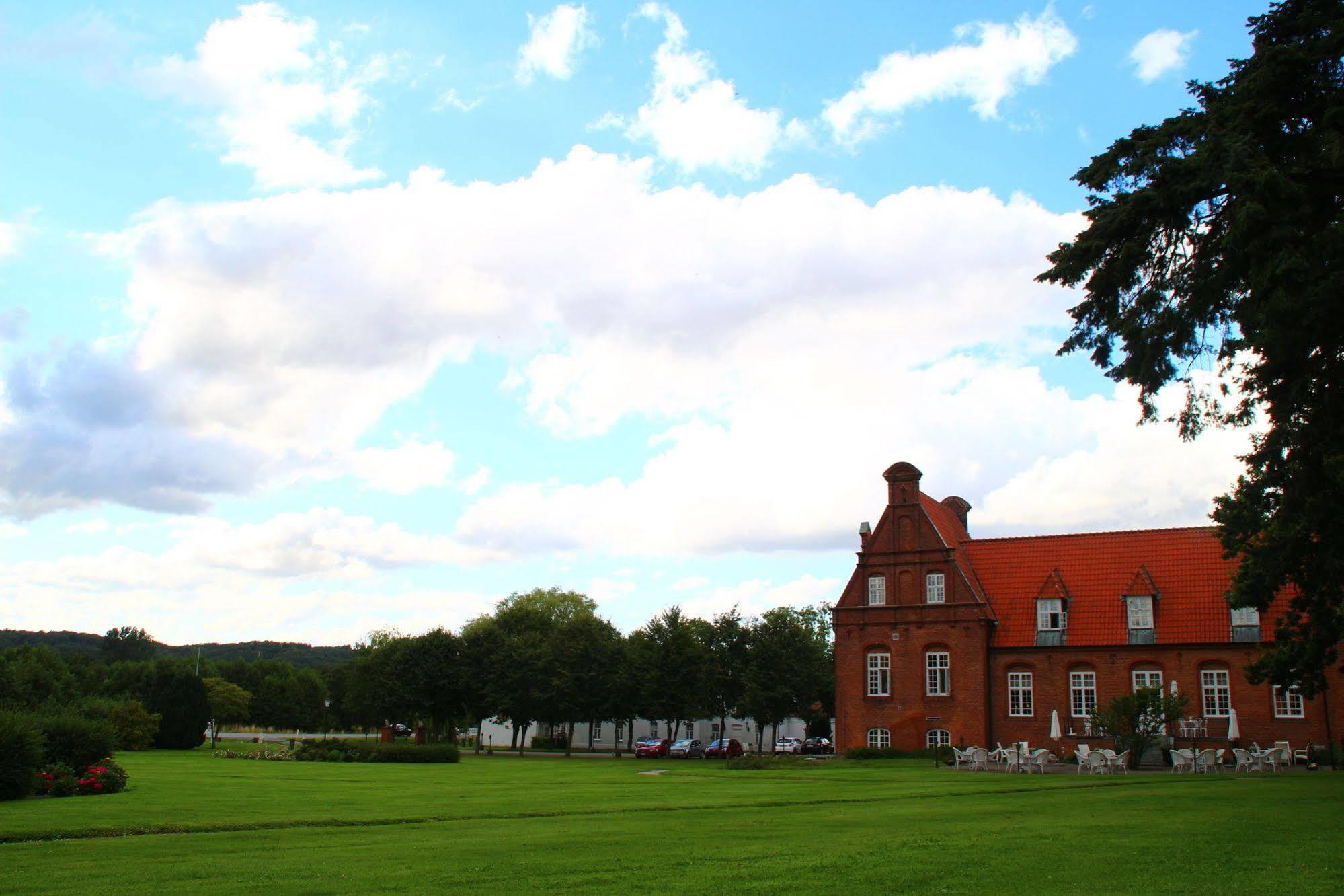 Sophiendal Manor Hotel Lasby Exterior photo